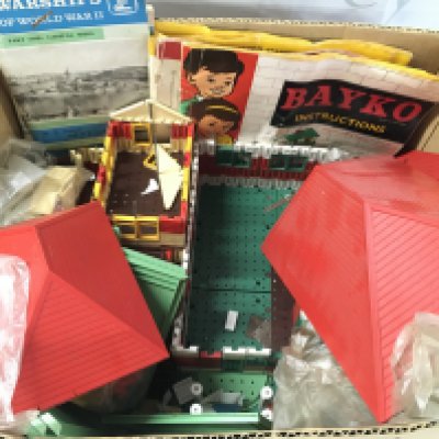 A Box Containing Loose Bayko. With Instructions.