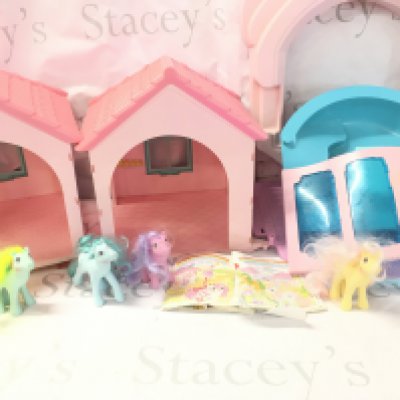 A Collection of G1 My Little Pony&rsquo;s And Playsets. Ideal For Spare Parts Etc.(2).
