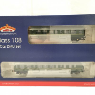 A Boxed 00 Gauge Bachmann Class 108 2 Car DMU Set. # 32-900B.