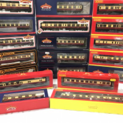 A Collection Of 19 Boxed 00 Gauge Coaches By Bachmann. Hornby And Mainline.