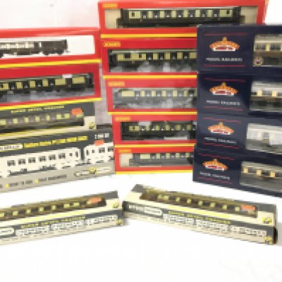 A Collection of Boxed 00 Gauge Pullman Coaches. Including Wren. Hornby And Bachmann.