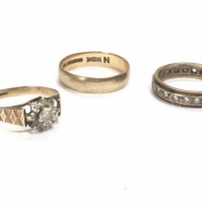 Three 9ct gold rings. Total weight 6.9g. Postage category A