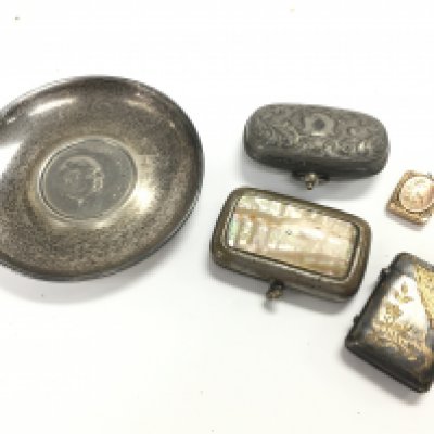 A vesta case, a silver hallmarked dish with Churchill coin, a gold front and backed locket and a sovereign case. Postage category A