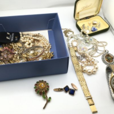 A collection of assorted costume jewellery and watches. Postage B