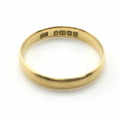 A 22ct gold band weight 2.35g and size O. Postage A