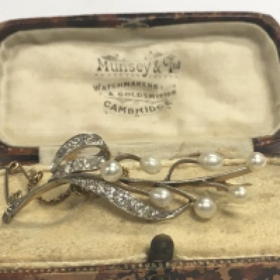 A 9 carat gold Edwardian pearl and diamond brooch, total weight 6.5g postage category A