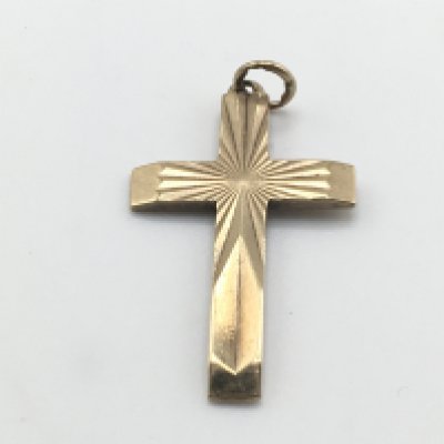 A 9ct gold cross. 4.10g and approximately 36mm long. Postage A