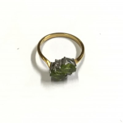 An 18ct gold green tourmaline ring, approx weight 3.65 grams. Approx size R1/2.