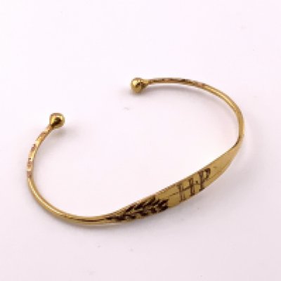 A child&#2013266066s high carat gold torque bangle, 4.67g