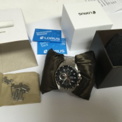 A Lorus 10 Bar Chronograph watch as new seen working with box paperwork and extra links. NO RESERVE