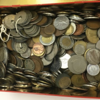 A tin of mixed foreign coins including Peseta, Cents, Mils, Centimes etc