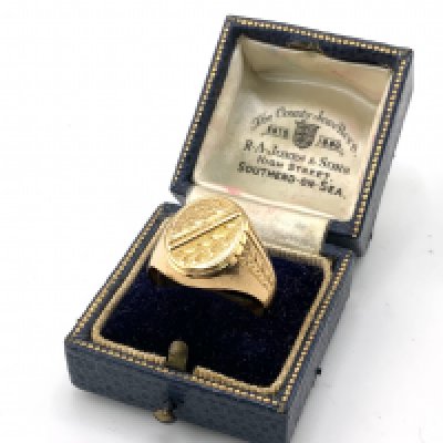 A heavy 18ct gold gent signet ring, total weight 12.42g, Size U (A).