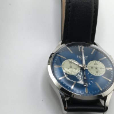 A Henry of london gents chronograph watch with box. Not seen running. Approximately 42mm including crown. NO RESERVE