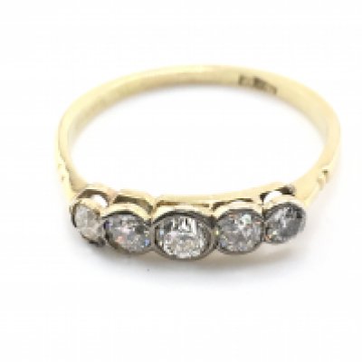 A 5 stone graduated 18ct gold ring. Size S 1/2 and 2.15gPostage A