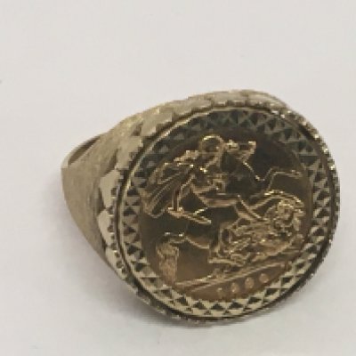 A 1982 gold half sovereign set in a 9carat gold ring total weight 9.5g