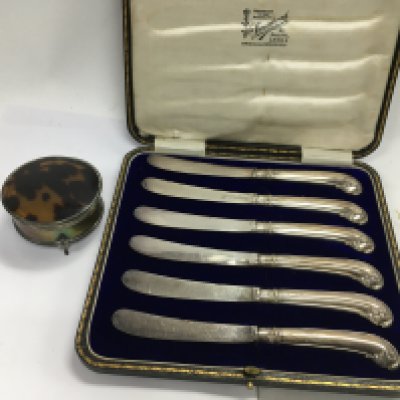 Silver trinket box and a set of table knives