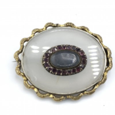 A 9ct gold mourning brooch. 4.5cm wide. Postage A