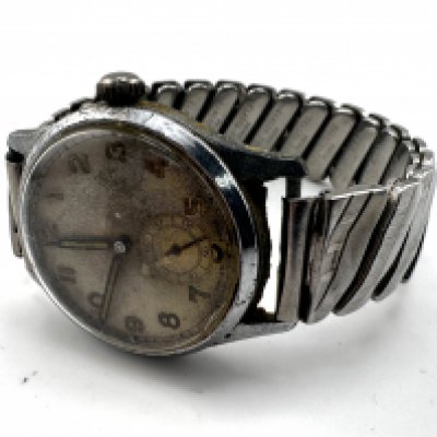 A vintage gents wristwatch. (A)