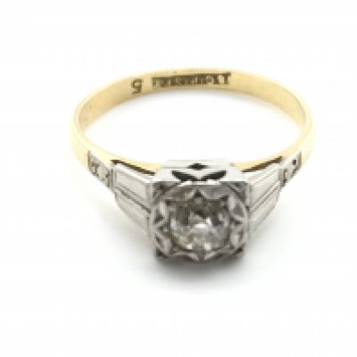 An 18ct gold ring set with small stone. Size K 1/2 and 2.50g