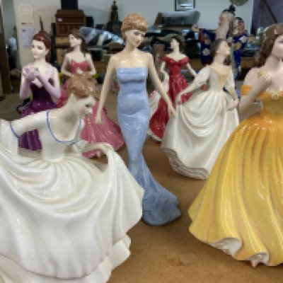 7 Various Royal Doulton and Coalport porcelain figurines (7) NO RESERVE