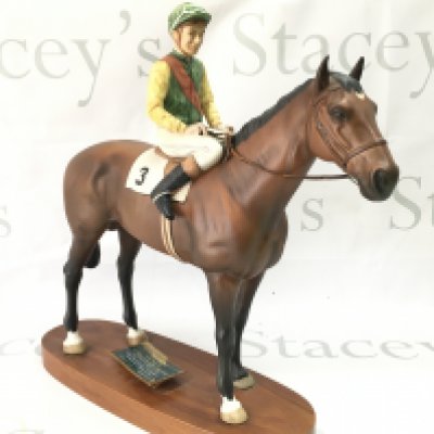 A Beswick Nijinsky Winner of the Triple crown 1970 ceramic figure. 33cm tall 32cm long. This lot cannot be posted