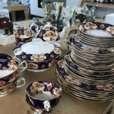 Royal Albert Heirloom pattern tea and part dinner service . This lot cannot be posted