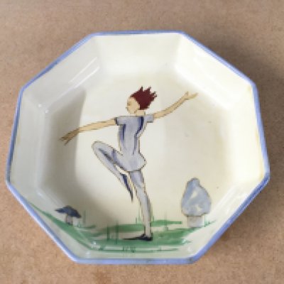 A Susie Cooper "puck" nursery plate dish circa 1920s 12.5cm diameter Good condition