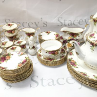 A Royal Albert Old Country Roses Tea Set. In Good Condition. No Visible Damage.