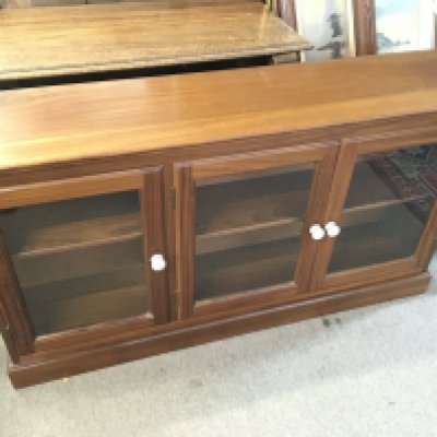 A quality modern bookcase with glass fronted doors. 137x30x74cm