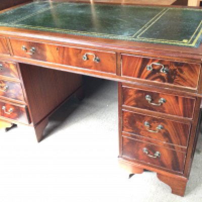 A Reproduction Mahogany Pedestal Desk. Approx Length 137CM. Height 78CM