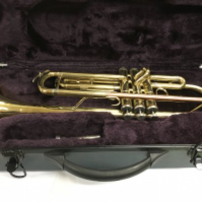 A cased trumpet, good condition no visible damage. NO RESERVE