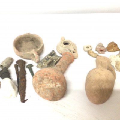 A collection of Roman Antiquitys clay pots and an oil light other archaeological finds including arrow head flints nails etc. NO RESERVE