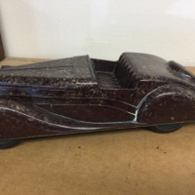 A 1930s Bakelite model car .