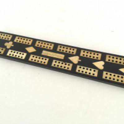 A 19th century George III Prisoner of war ebony cribbage board with bone inlaid rectangular pegs. Length 33cm.