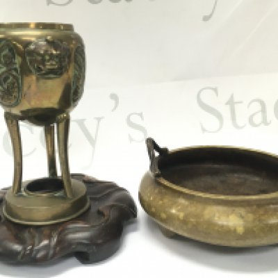 Chinese Bronze censer with a six character mark to the base and a bronze tripod incense burner with Dragon head and insect design, with wooden stand . Censer 7Cm tall , burner 14cm tall. Postage category B