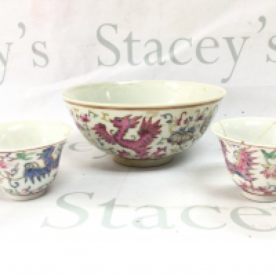 Chinese Famille Rose Phoenix bowls with six character marks at the bases , one with large cracks and small chips . 10 and 19cm wide. 6 and 8cm tall. This lot cannot be posted
