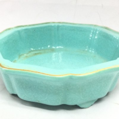 A Chinese turquoise glaze floral octagonal dish with a four character Doguang Iron red Shende Tang Zhi mark at the base circa 1831-1850. 17cm wide 6cm tall. This lot cannot be posted