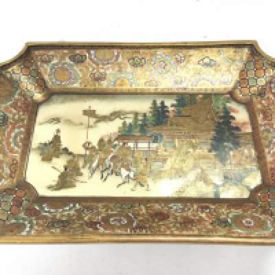 A Japanese Satsuma dish with figures at a temple scene decoration , dimensions 24x16cm . No obvious large damage or restoration.This lot cannot be posted