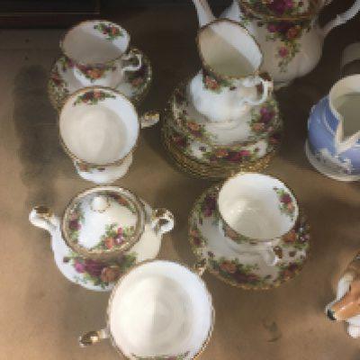 A Royal Albert tea set decorated in the country rose pattern.