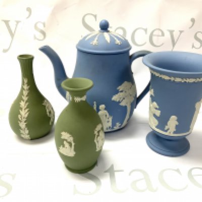 4 Wedgewood Jasper ware pieces (1 A/F).