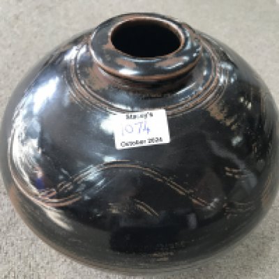 A David Leach stoneware vase -26cm.