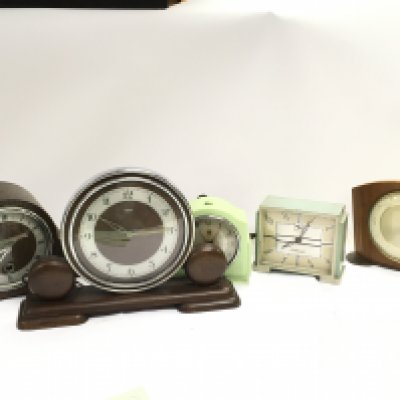 Various vintage clocks some being art deco. This lot cannot be posted