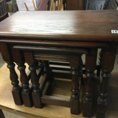 A nest of three oak tables of rectangular shape. NO RESERVE
