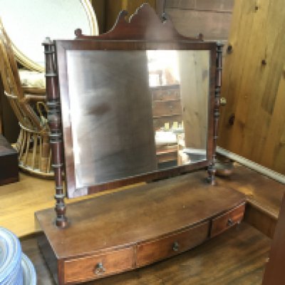 A late George III mahogany dressing table mirror fitted with three drawers. Dimensions 25x60x70cm. NO RESERVE