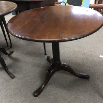 A George III Mahogany occasional table with a circular top and turned column on splayed legs. Top diameter 76cm