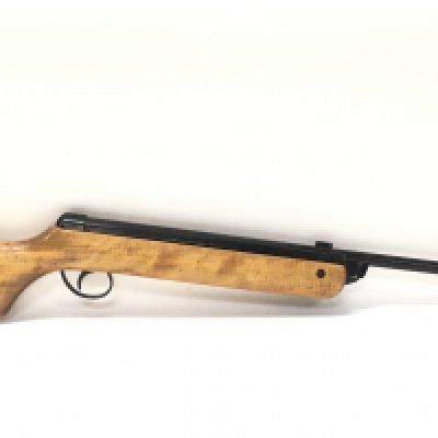 A BSA Meteor 0.22 calibre air rifle. Serial number TE1699. 102cm long. This lot cannot be posted