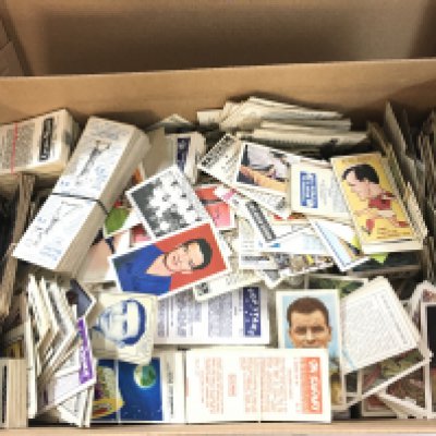 A shoebox of loose trade tea cards including Barratt & Co, Gaycon, Wills cigarettes etc. postage category B