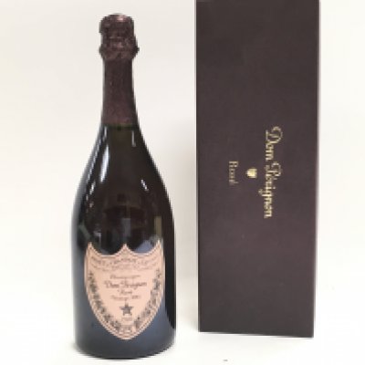 A boxed bottle of Dom Perignon rose vintage 1995. This lot cannot be posted