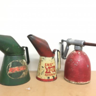 A Vintage shell cylinder lube squirted and two vintage oil jugs , shell x100 and agricastrol. Postage category C