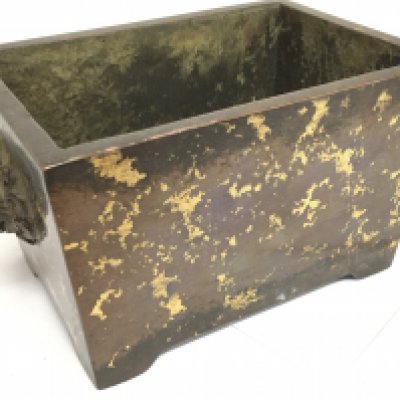 A Chinese gilt splashed bronze rectangular incense burner with six character mark to the base ,dimensions 9x12x8cm. Postage category B